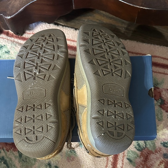 Bass-Earl III Men's Tan Leather Boat Shoes - Picture 4 of 4